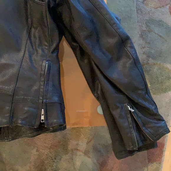 Women’s leather Triumph Jacket - Picture 6 of 9